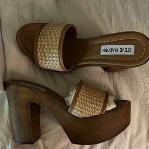 Steve Madden Marisol Rafia heels. Size 8
